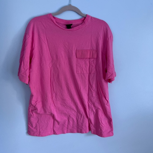 H&M pink t-shirt with one pocket in front. Size L - Picture 1 of 6